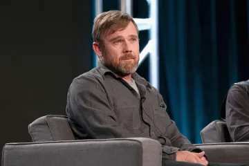 „Seltsamer Tribut“: Kritik an Ricky Schroders Post zu Dolly Parton