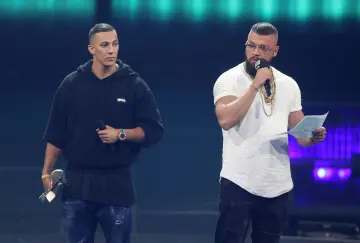 Ist das ein echter Kampfjet? Farid Bang und Kollegah über den Wolken