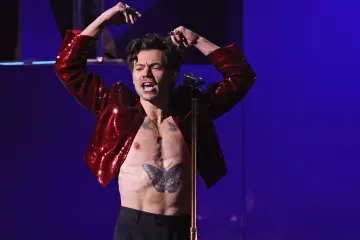 Schockmoment in Wembley: Harry Styles bricht auf der Bühne zusammen