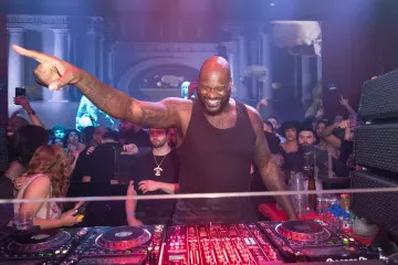 NBA-Legende Shaquille O’Neal wird im Bootshaus zum Dubstep-DJ